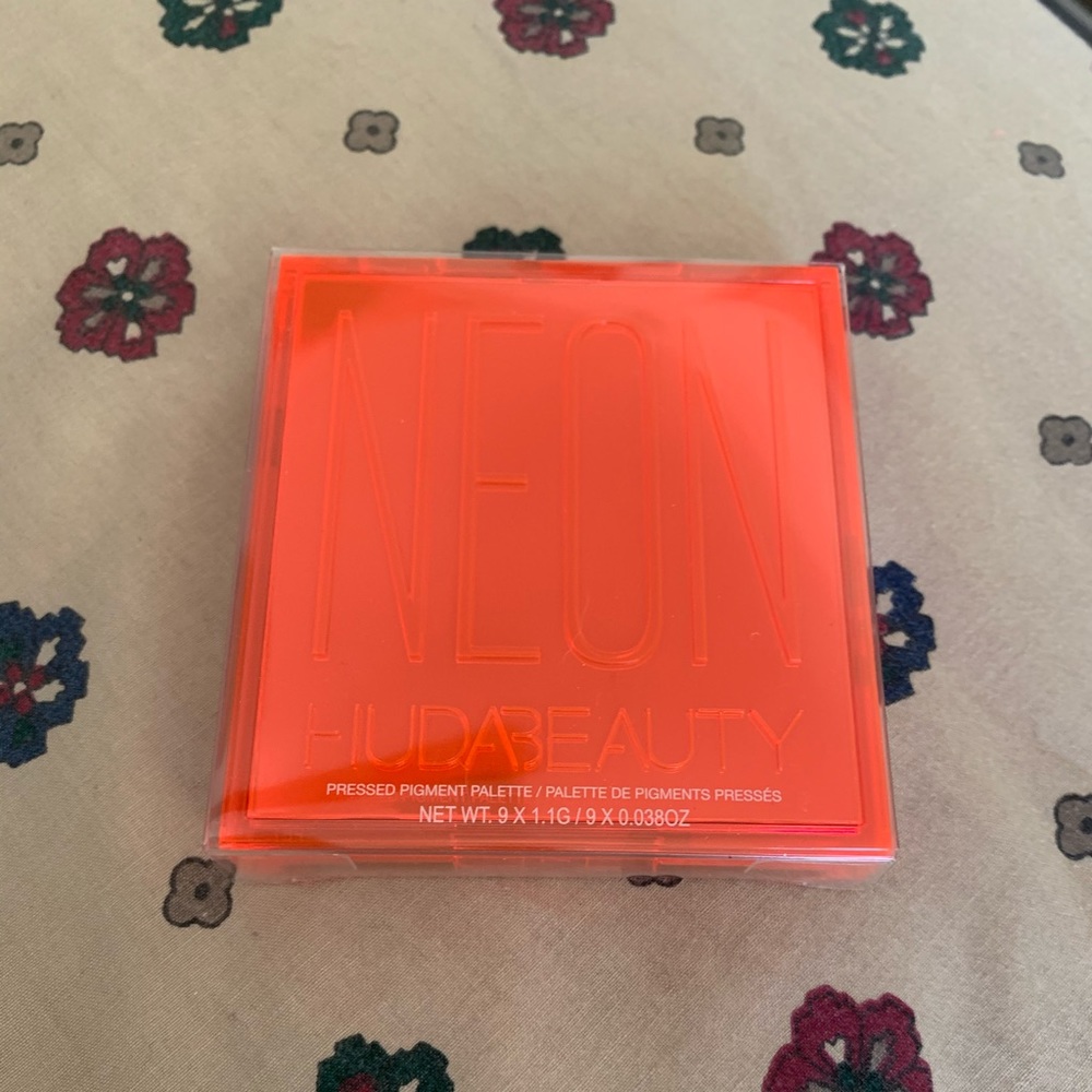 Brand New Huda Neon Orange Palette